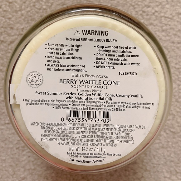 Bath and body works Berry waffle cone candle - Picture 5 of 7